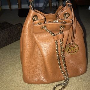 Michael kors bucket bag